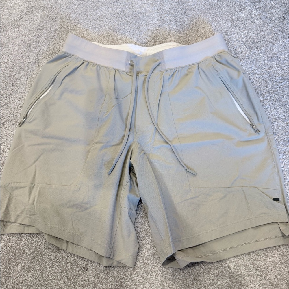 Lululemon Men's License To Train Gray Athletic Shorts - 7”